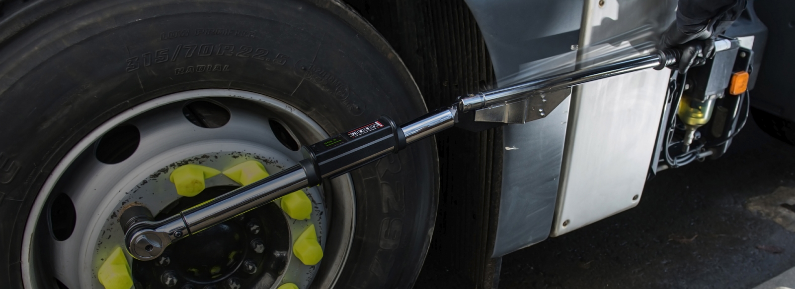 Digital breakable torque wrench by BMS